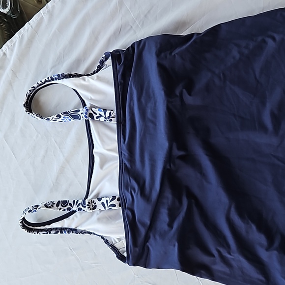 Lands End Bathing Suit Top - Tankini - Picture 5 of 7